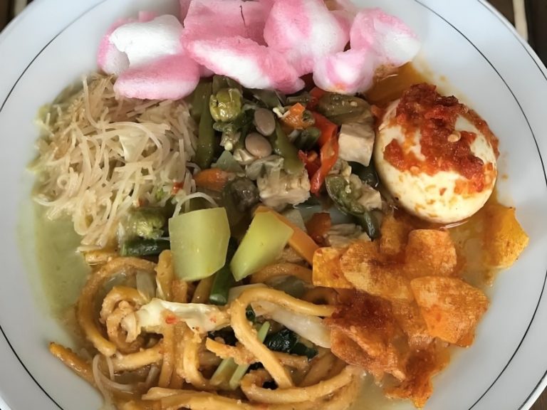 Lontong Sayur Dan Nasi Lauk Tempat makan di medan Di Cemara Food Court