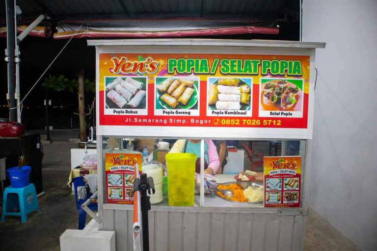 Popia, Gulungan Lezat yang Menggoda Selera, cemara food court tempat makan terdekat di medan